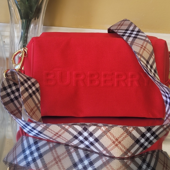 Burberry Pouch converted into to shoulder bag or cross body - Picture 3 of 16
